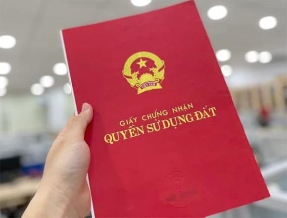 Theo đó, hộ gia đình và cá nhân có thể ghi nợ toàn bộ tiền sử dụng đất khi được cấp giấy chứng nhận lần đầu và chỉ cần thanh toán khi phát sinh các giao dịch như chuyển nhượng, tặng cho, thế chấp hoặc góp vốn. 