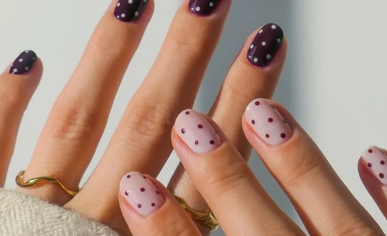 Sau mùa Hè sôi động, mẫu nail chấm bi bước vào Thu với diện mạo thanh lịch hơn.