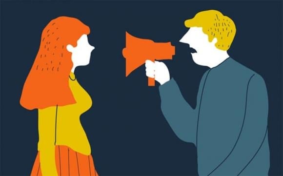 Người có EQ cao luôn ưu tiên cảm xúc của người đối diện, biết kiên nhẫn lắng nghe và thể hiện sự thấu hiểu.