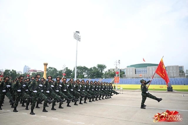 Một số đội hình diễu binh, diễu hành đã có mặt ở Quảng trường Ba Đình từ sớm. (Ảnh: doisongphapluat/nguoiduatin)