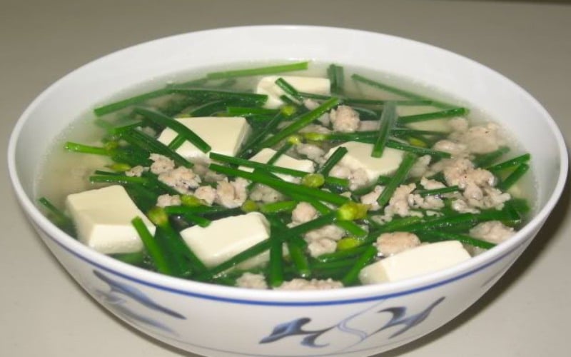 Với người mắc tiểu đường, hẹ thường được chế biến trong các món canh hoặc cháo thanh đạm, nêm ít muối để ăn thường xuyên
