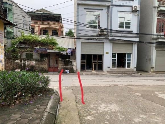 Trường hợp này được gọi là “lộ xung sát”, tức là thế đường như mũi tên lao thẳng vào cửa chính.
