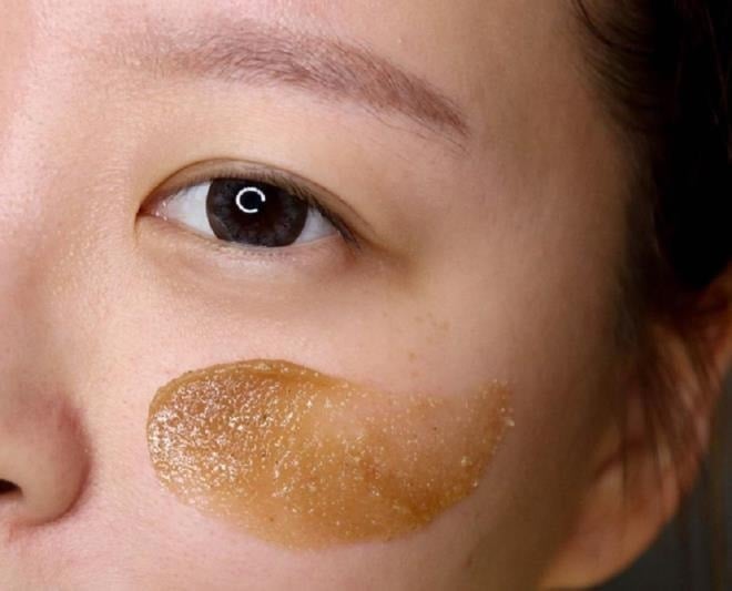 Một làn da khô ráp hoặc tiết dầu quá nhiều đều khiến lớp nền dễ bị mốc