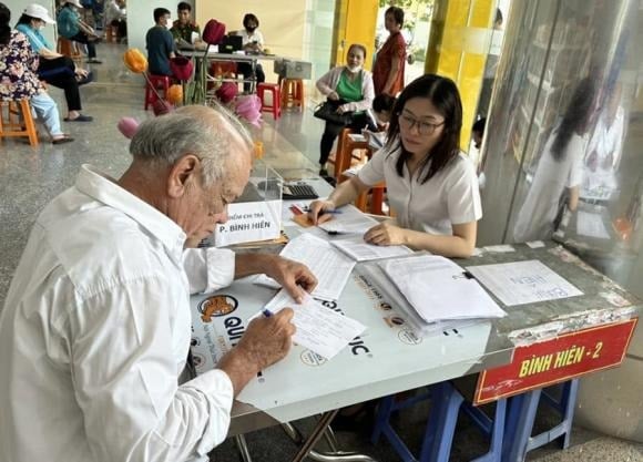 Thống kê cho thấy, người nghỉ hưu trước năm 1995 thường có mức lương hưu thấp hơn đáng kể so với các thế hệ sau, tạo ra khoảng cách chênh lệch lớn.