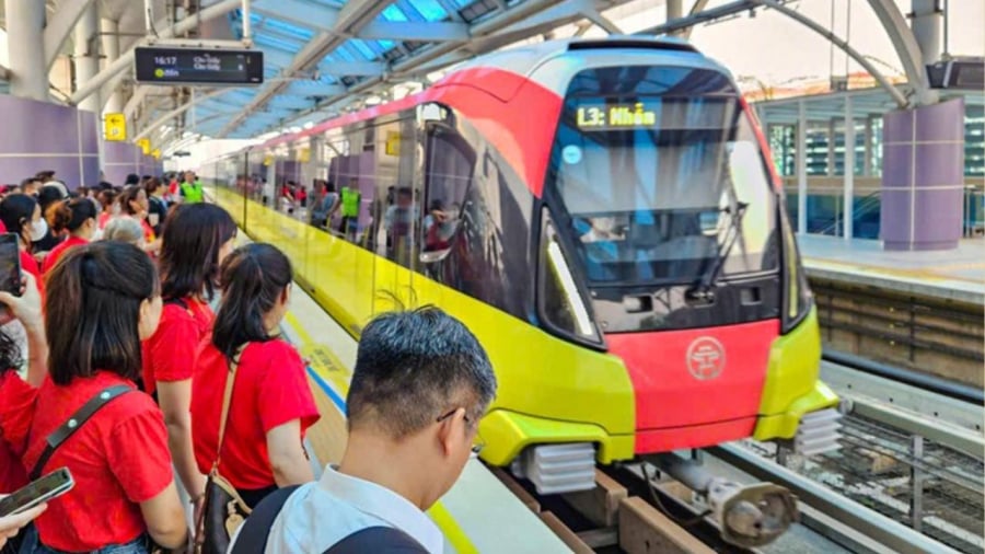 Tăng tuyến tàu điện phục vụ người dân. Ảnh Báo Tuổi trẻ