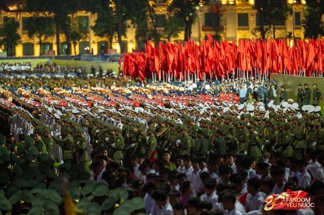 Các khối chuẩn bị vào vị trí, sẵn sàng cho buổi diễu binh, diễu hành. (Ảnh: doisongphapluat/nguoiduatin)