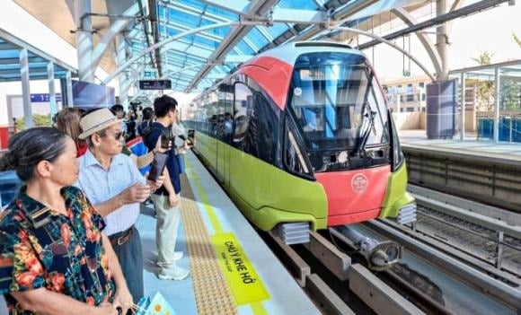 Theo Trung tâm Quản lý và Điều hành giao thông đô thị Hà Nội, ưu đãi này áp dụng cho 128 tuyến buýt trợ giá và 2 tuyến metro: Cát Linh – Hà Đông (2A) và Nhổn – Cầu Giấy (3.1).