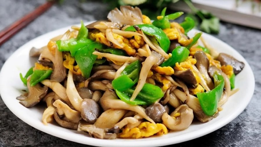 Nấm là một trong những món ăn bạn không nên nấu chín rồi lại hâm nóng.
