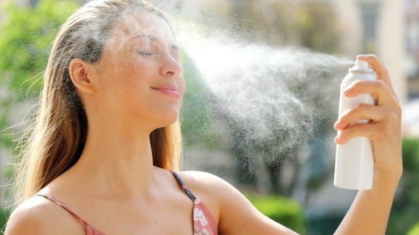 Điểm nổi bật nhất chính là khả năng cấp ẩm tức thì, chỉ cần vài lần xịt, làn da sẽ nhanh chóng được hồi sinh