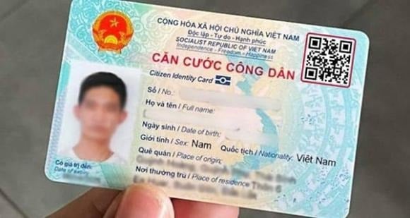 Theo Điều 10 Thông tư 59/2021/TT-BCA, công dân có thể trực tiếp đến cơ quan Công an nơi thường trú hoặc tạm trú để làm thủ tục cấp, đổi, cấp lại thẻ Căn cước công dân, hoặc đăng ký trực tuyến qua Cổng dịch vụ công quốc gia/Cổng dịch vụ công Bộ Công an.    