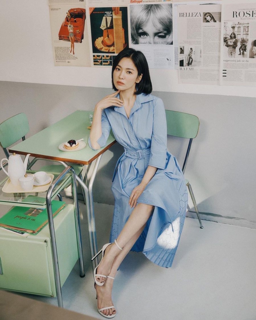 Thiết kế vừa kín đáo, vừa nữ tính của đầm sơ mi giúp nàng công sở luôn trông gọn gàng và lịch sự.