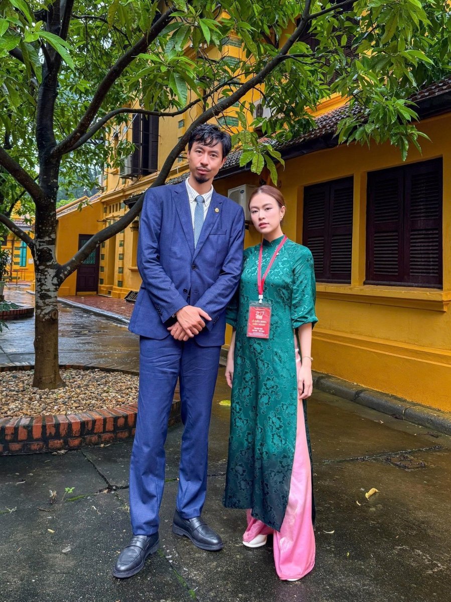 Trên trang cá nhân, Hoàng Thùy Linh cũng từng đăng tải loạt ảnh khi tham gia một sự kiện tại Hà Nội.