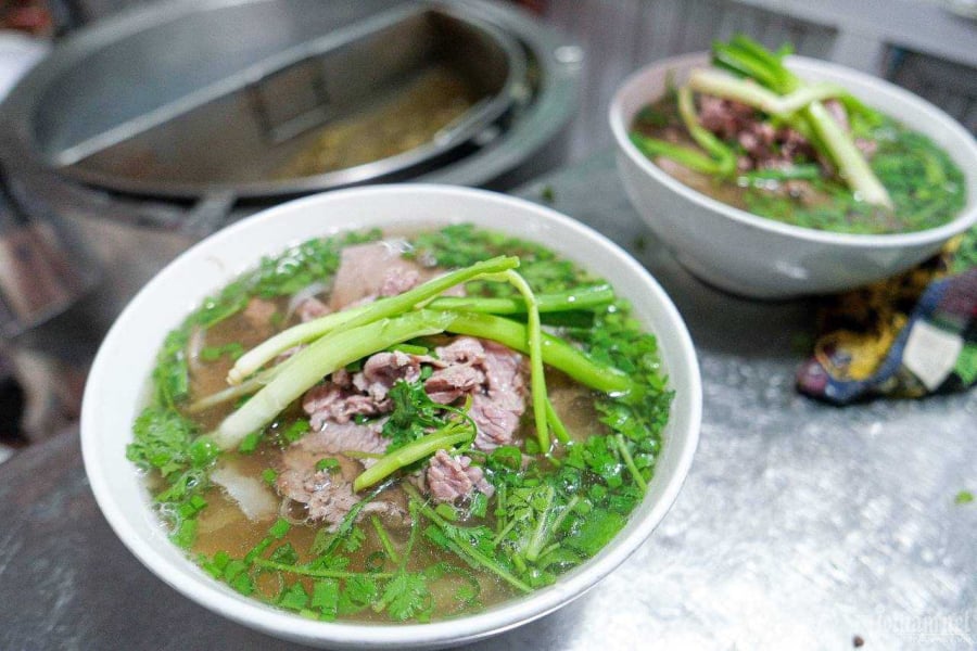 Phở Sướng là quán phở lâu năm, có tiếng tại Hà Nội. (Ảnh: Linh Trang)