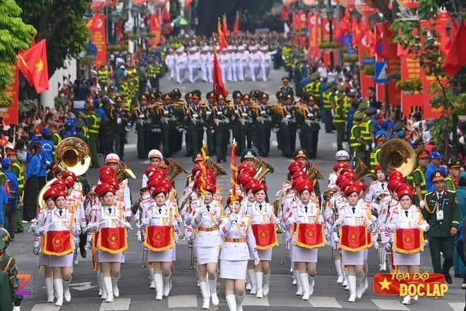 Khối nữ Quân nhạc. (Ảnh: Znews)