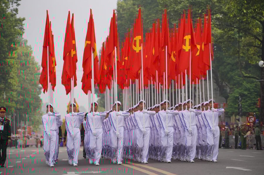 Khối cờ Đảng, cờ Tổ quốc. (Ảnh: Lao động)