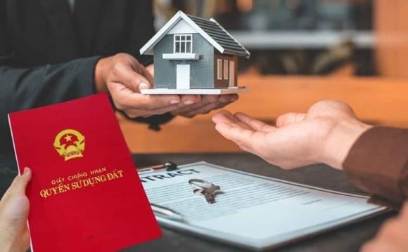 Trước đây, Bảng giá đất được ban hành 5 năm/lần, dựa trên nguyên tắc, phương pháp định giá đất và khung giá đất (khoản 1 Điều 114 Luật Đất đai 2013), chỉ được điều chỉnh khi Chính phủ thay đổi khung giá đất hoặc giá đất phổ biến trên thị trường biến động.