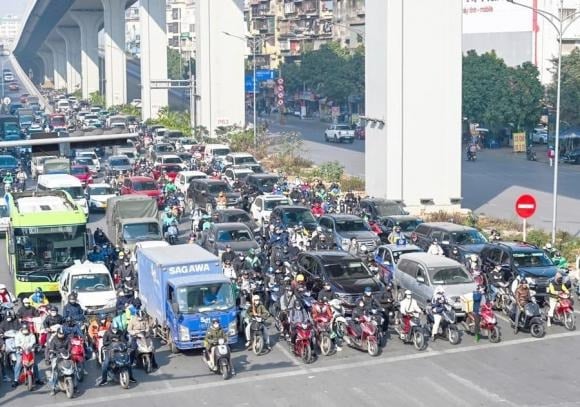 Trung tâm Quản lý nhà Hà Nội đã rà soát các tòa chung cư tái định cư, khu nhà ở sinh viên, nhà xã hội và các khu liên cơ quan thuộc quản lý của Sở Xây dựng, dự kiến bố trí 81 vị trí trạm sạc cho ô tô và 105 vị trí trạm sạc cho xe máy.