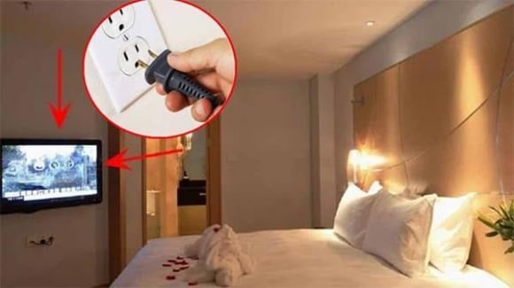 Khi nhận phòng, bạn nên kiểm tra toàn bộ không gian để đảm bảo phòng sạch sẽ và không có thiết bị khả nghi.