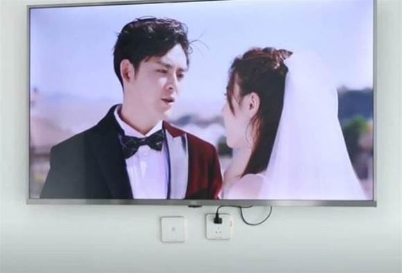 Hầu hết gia đình đều có TV, và ngày nay nhiều người còn xem video trên điện thoại.