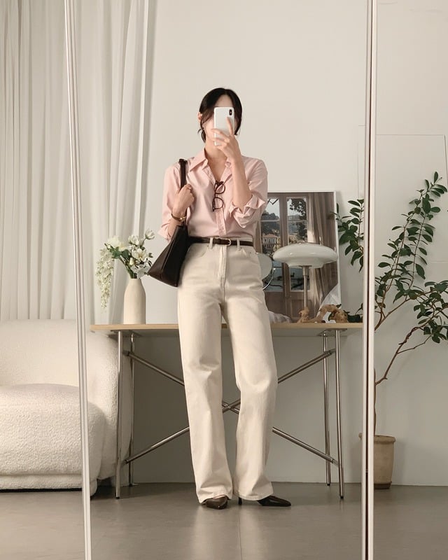 Đôi giày cao gót mũi nhọn chính là mảnh ghép giúp outfit trở nên tinh tế và cân đối hơn.