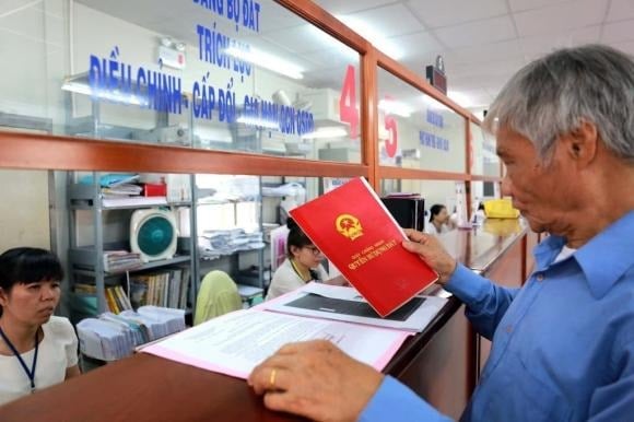 Trung tâm Phục vụ hành chính công TP. Hà Nội chủ trì, phối hợp với Sở Khoa học và Công nghệ, Sở Nông nghiệp và Môi trường, Cục Thuế TP và UBND các phường, xã thực hiện kết nối, chia sẻ dữ liệu đất đai. 