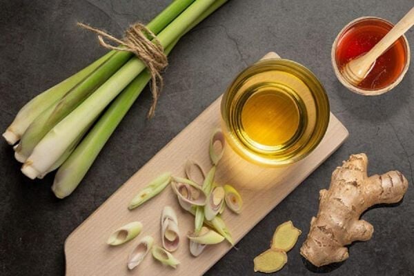 Dưới đây là 2 cách uống sả gừng vừa dễ thực hiện, vừa mang lại hiệu quả làm đẹp da rõ rệt: