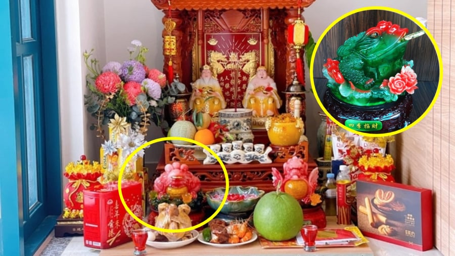 Gia chủ nên chú ý đến vị trí đặt cóc ngậm tiền ở bàn thờ Thần Tài.