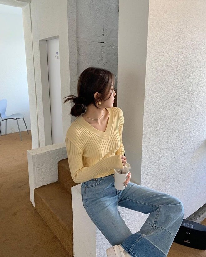 Các gam màu pastel hay trung tính càng làm outfit thêm phần mềm mại, nữ tính.