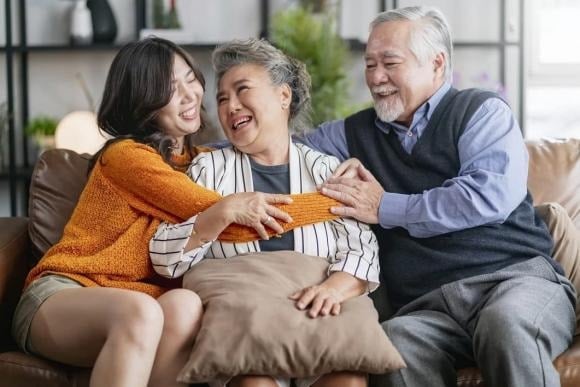 Một nàng dâu biết tôn trọng người lớn luôn giữ thái độ khiêm nhường, lắng nghe và đặt cha mẹ chồng ở vị trí quan trọng như cha mẹ ruột. 