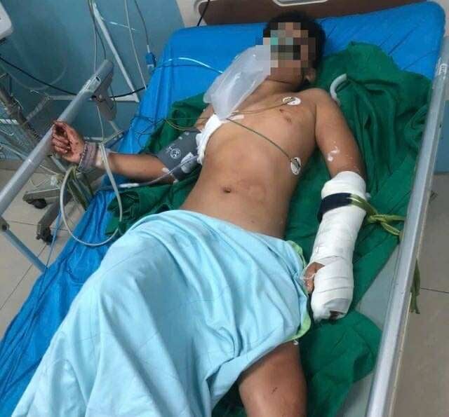 Cháu K. còn kể, khi thấy P. yếu ớt, đã lấy nước cho bạn uống và chờ đến gần 3 giờ sáng, khi lực lượng công an có mặt, K. mới mở cửa để đưa P. đi cấp cứu.