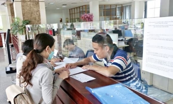 Bộ Tài chính ước tính, với phương án 1, cá nhân có thu nhập tính thuế 10 triệu đồng/tháng sẽ được giảm 250.000 đồng, trong khi người có thu nhập 30 triệu đồng/tháng được giảm 850.000 đồng. 