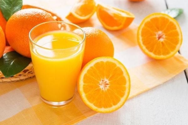 Vitamin C đóng vai trò quan trọng trong quá trình hình thành collagen, giúp làn da tươi trẻ và khỏe mạnh.