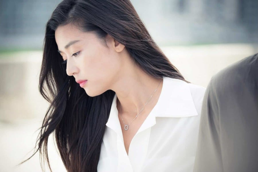 Chị Nga dứt áo, dắt con ra đi khi đã 42 tuổi. (Ảnh minh họa)