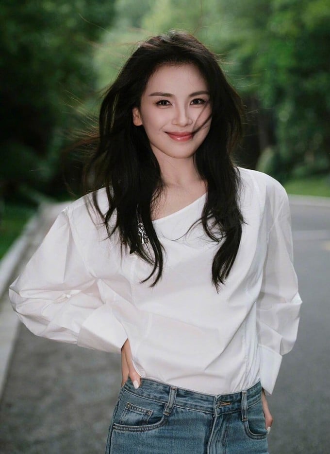 Lưu Đào vẫn khiến công chúng ngưỡng mộ bởi vẻ ngoài tươi trẻ và làn da mịn màng, căng bóng