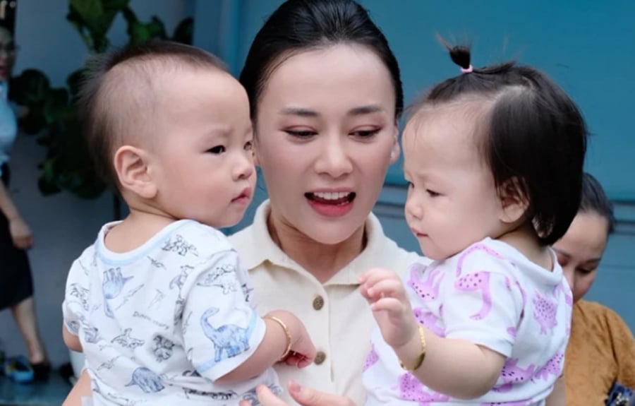 Phương Oanh khoe ảnh các con trong ngày đầu