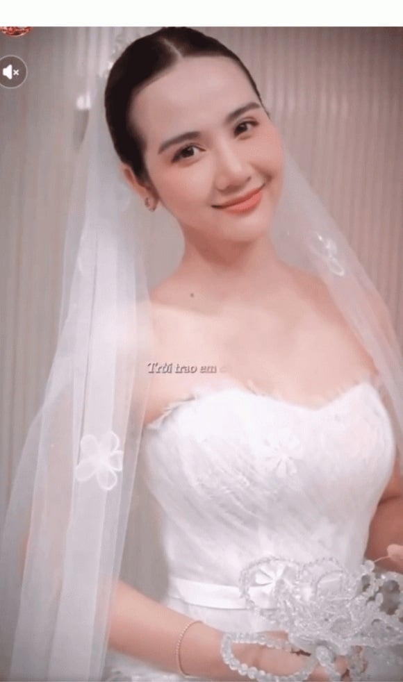 Nhiều người cho rằng nữ diễn viên sẽ chuẩn bị lên xe hoa lần nữa sau 6 năm ly hôn chồng doanh nhân.