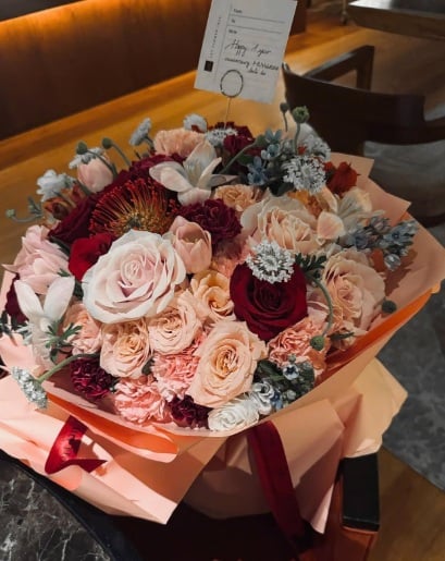 Kỳ Duyên mới đây đã đăng tải hình ảnh đi ăn tối tại một nhà hàng sang trọng, giống như buổi hẹn hò cùng người thương.    