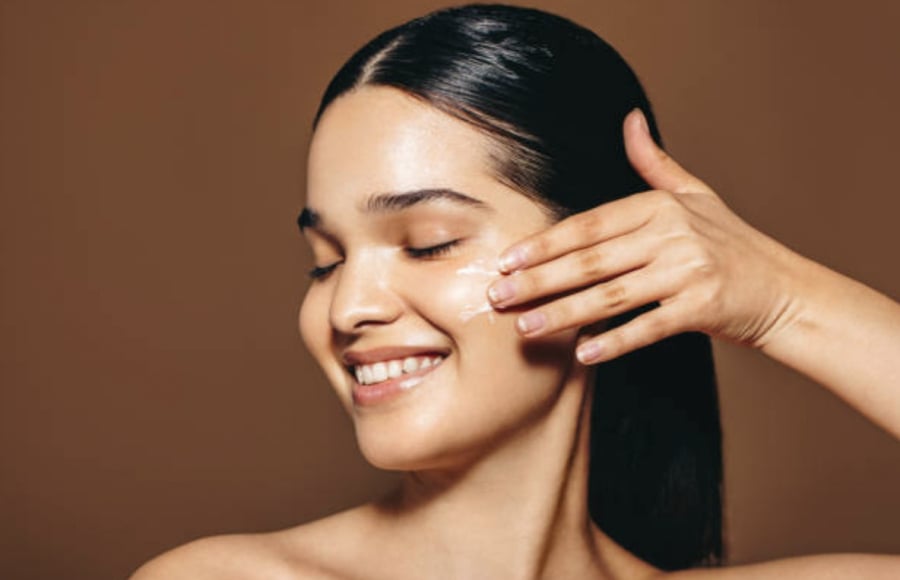 Sự kết hợp của nhiều hoạt chất trong cùng một công thức sẽ giúp làm mờ các đốm nâu