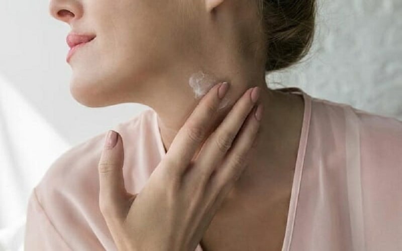  Nếu duy trì đều đặn, làn da cổ sẽ được nuôi dưỡng từ sâu bên trong, giữ được nét tươi trẻ dài lâu.
