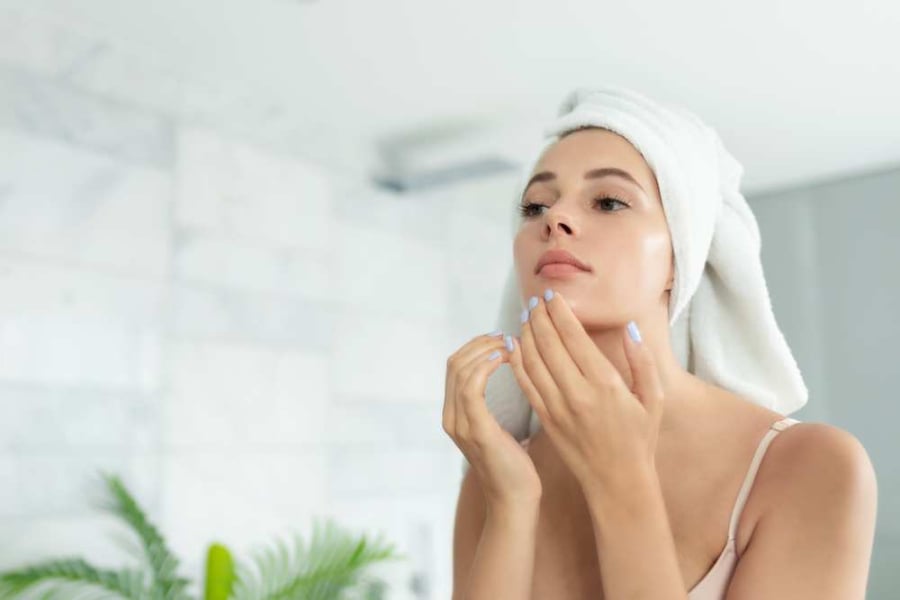Để kiểm soát mụn viêm đỏ, bạn có thể tham khảo một số hoạt chất được các bác sĩ da liễu khuyên dùng.