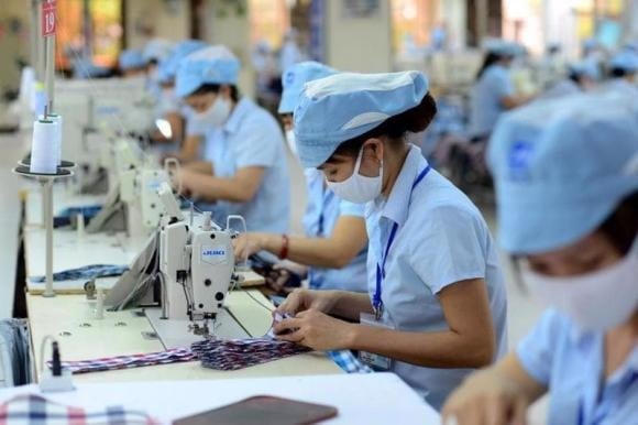 Tiền công làm thêm được tính tối thiểu: 150% lương ngày thường, 200% ngày nghỉ hằng tuần và 300% dịp lễ, Tết. 