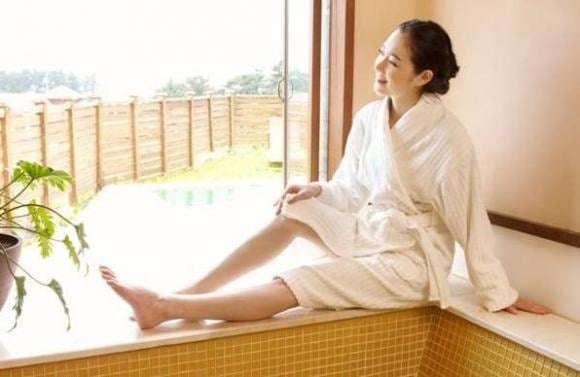 Tắm giúp cơ thể và tinh thần dịu lại, dễ đi vào giấc ngủ.