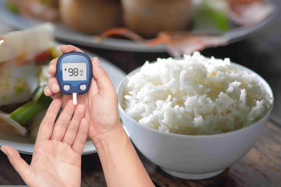 Cơm trắng để nguội sẽ tăng tinh bột kháng, giảm chỉ số GI so với cơm nóng