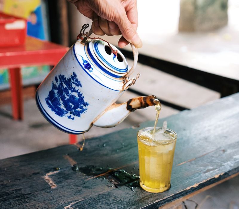 Trà uống vừa thì tốt uống nhiều sẽ có những hệ lụy