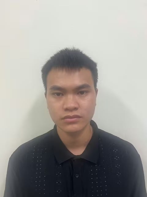 Công an phường Vĩnh Tuy phối hợp cùng Cơ quan CSĐT CATP Hà Nội đã điều tra, xác định Nguyễn Long Vũ có hành vi đánh gây thương tích cho anh Ngô Minh Đ., nhân viên quán cà phê. 