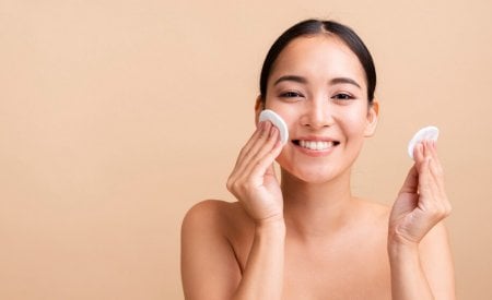 Một làn da sạch chính là nền tảng để các bước dưỡng sau như toner, serum hay kem dưỡng phát huy tối đa công dụng.    