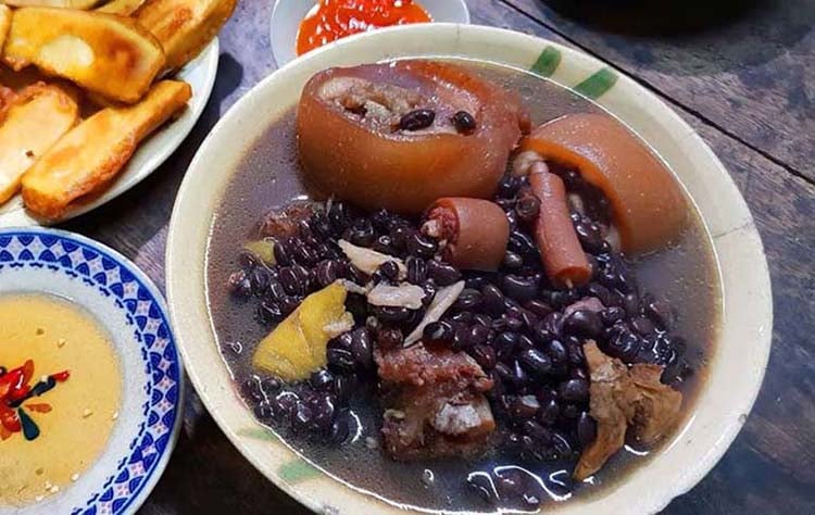 Đuôi lợn hầm đỗ đen ăn ngon lại tốt cho sức khỏe