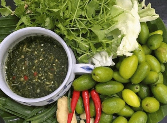 Nếu như trước kia, nhót xanh đầy rẫy nhưng chẳng mấy ai để ý, thì vài năm gần đây lại trở thành “hàng hot” được giới trẻ thành phố săn lùng. 