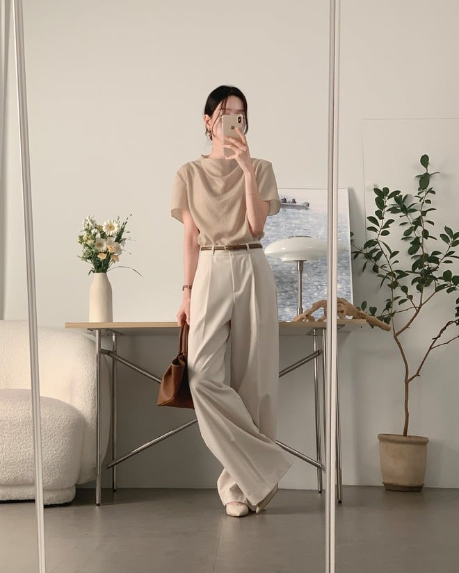  Đây là gợi ý lý tưởng cho những ai muốn kết hợp sự chuyên nghiệp với nét mềm mại trong phong cách hằng ngày.