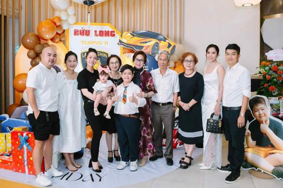 nhat-kim-anh-be-con-gai-chup-anh-cung-chong-cu-va-ban-gai-moi-cua-anh-trong-sinh-nhat-con-trai12-ngoisaovn-w1800-h1201-0839.jpeg